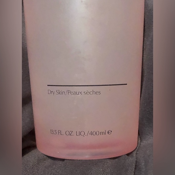Estee lauder soft clean silky hydrating lotion. - Picture 4 of 4